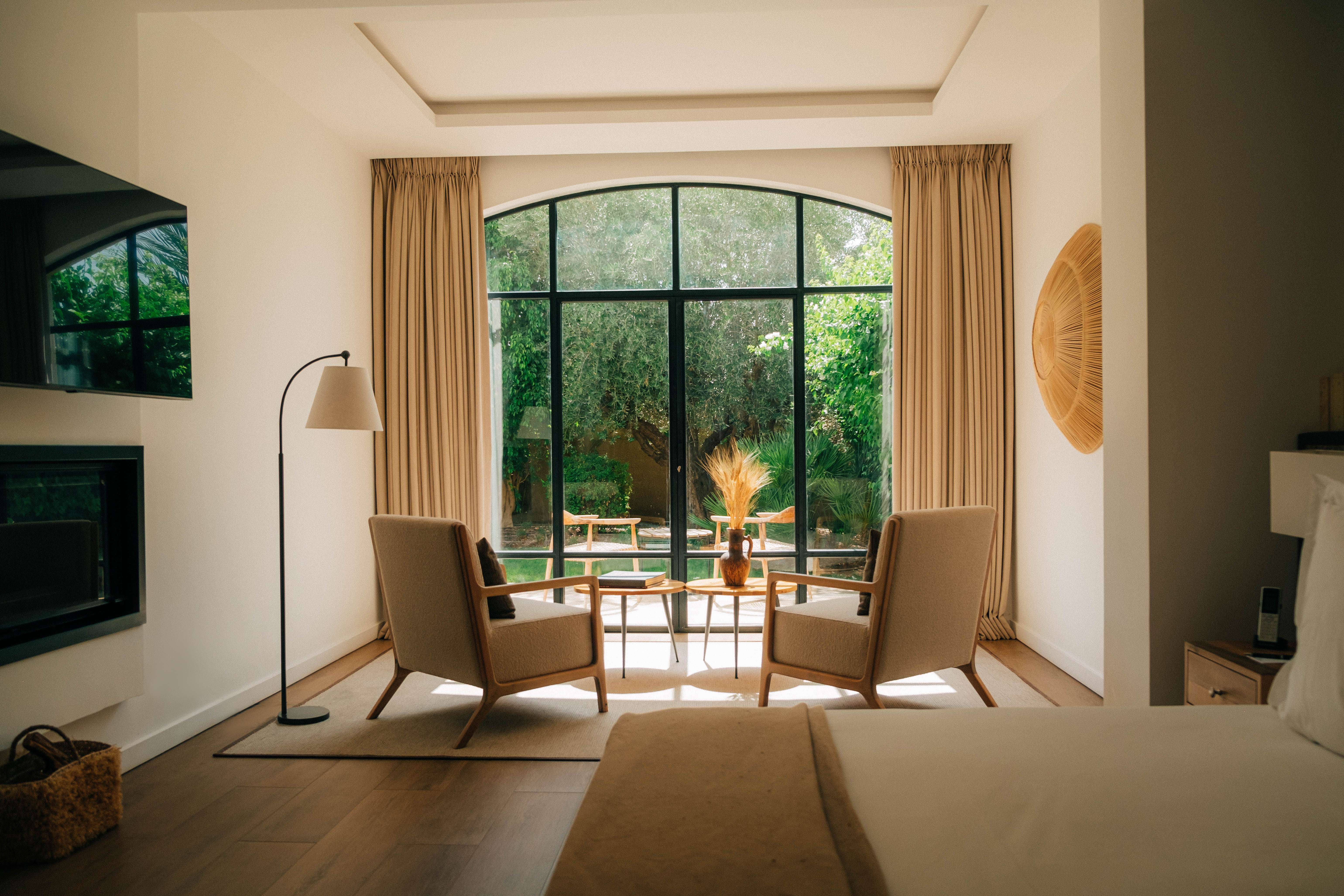 Ksara Large Suite Salon